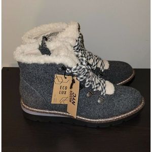 Madden NYC Women's Gray Flannel Hiker Wedge Faux Fur Lace Zip Boots Sz 9 10 W